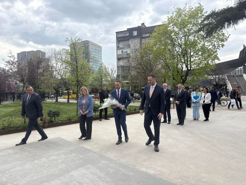 Konjufca dhe ministri belg Prévot bëjnë homazhe te memoriali “Heroinat”