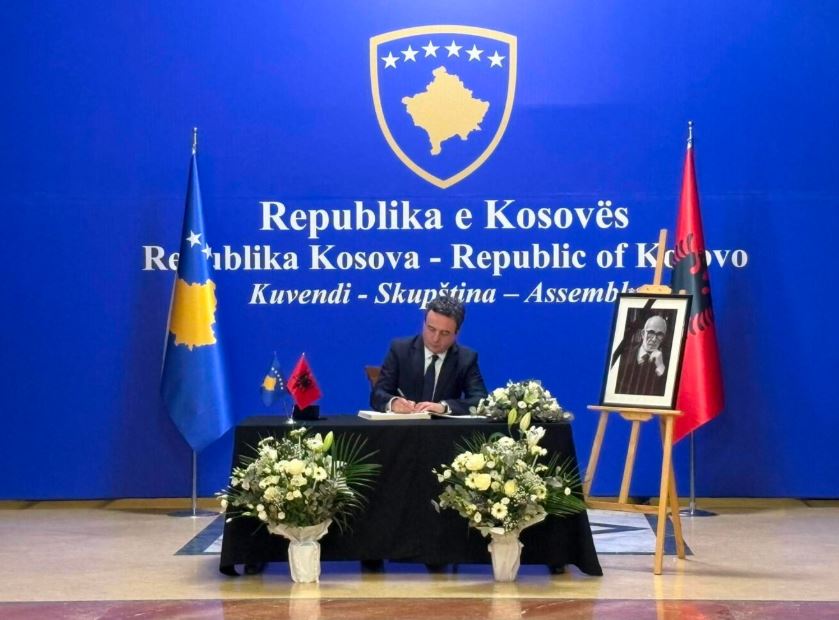 Kurti shkruan në Librin e Zisë për akademikun Rexhep Qosja