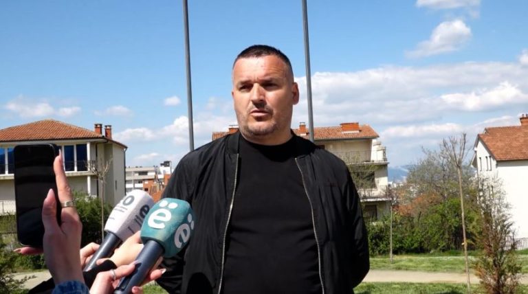 Djali i dëshmorit shpjegon pse pengoi hyrjen e kryetarit të Prishtinës në varrezat e dëshmorëve