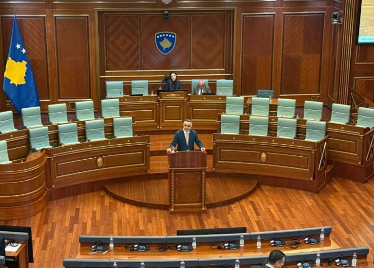 Tahiri kritikon mungesën e kabinetit qeveritar në seancën për energjinë