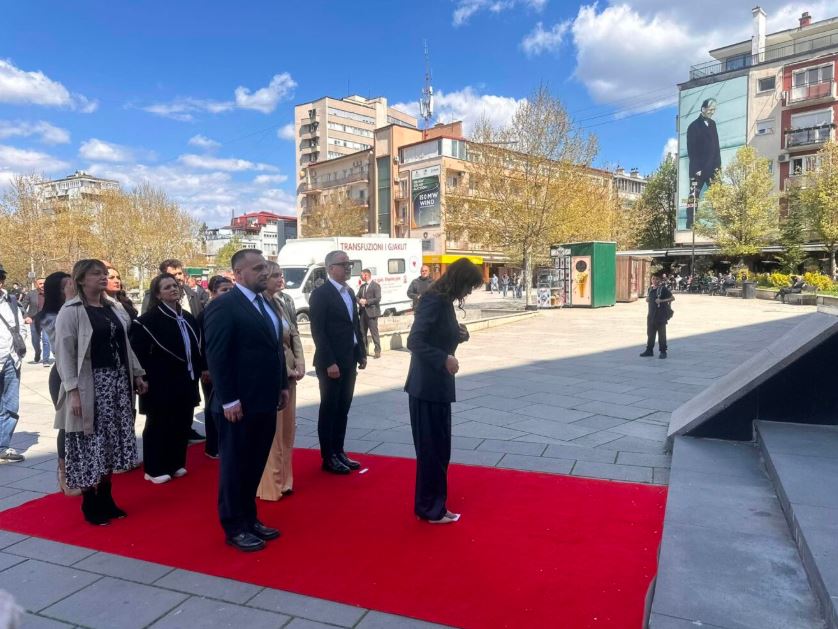 Haxhiu nderon dëshmorët te shtatorja e Zahir Pajazitit