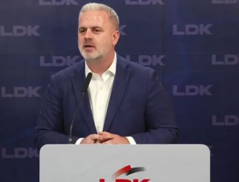Azemi: Vendi po shkon në zgjedhje, Kurti po synon të gjitha pozitat