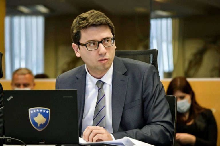 Murati tregon datën e ekzekutimit të pagave të 13-ta për nënat lehona