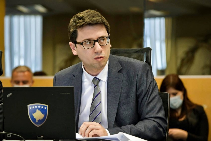 Murati tregon datën e ekzekutimit të pagave të 13-ta për nënat lehona