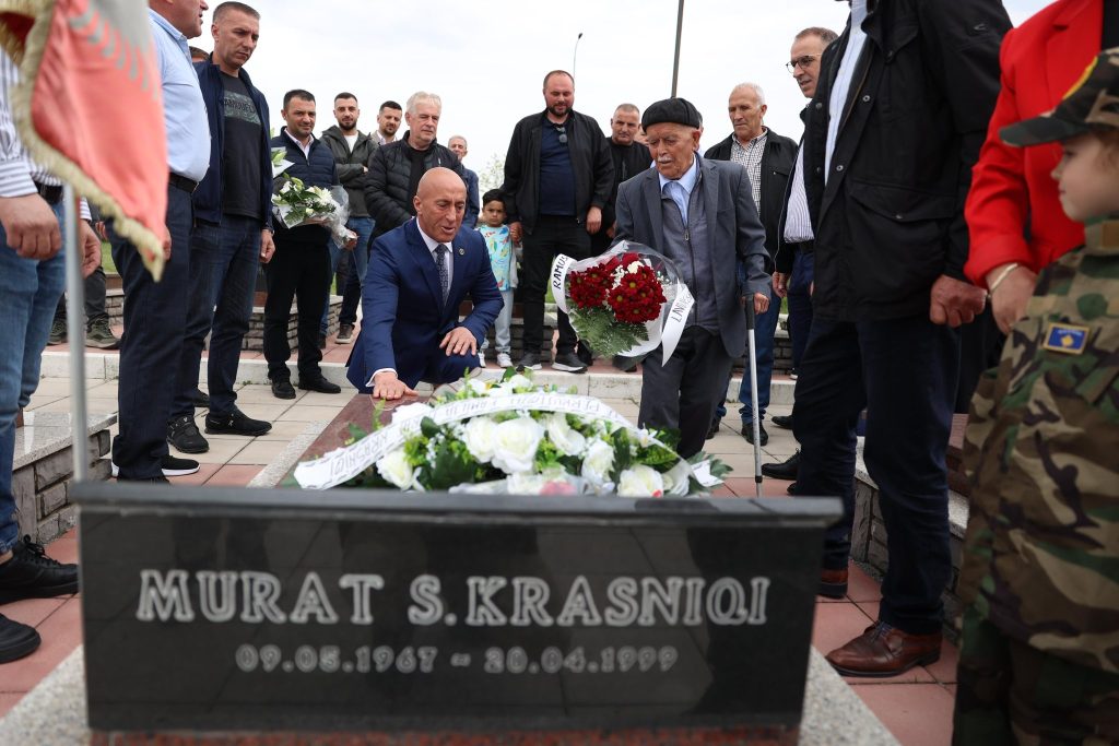 Haradinaj kujton Murat Krasniqin dhe të rënët në Hallaq të Vogël