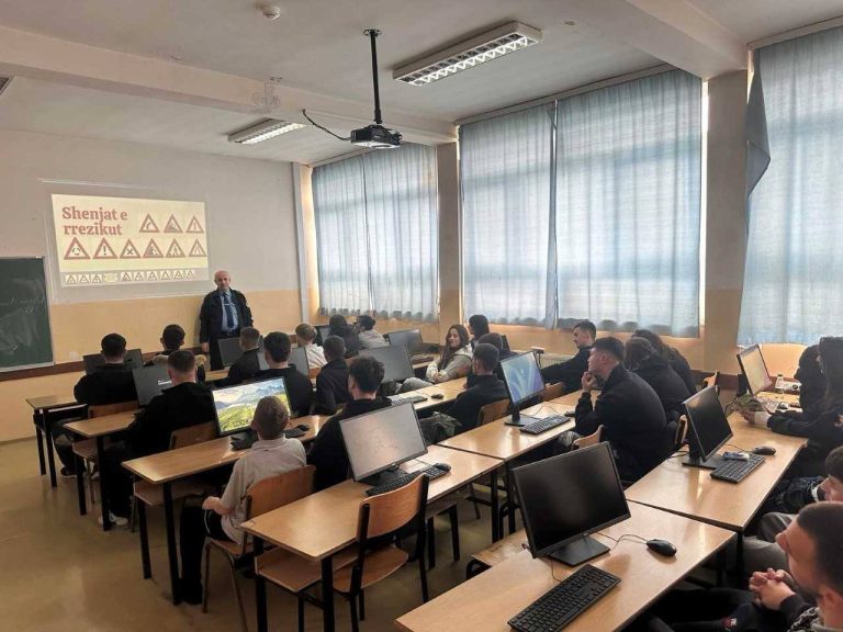 Ligjërata për sigurinë në trafik mbahen në shkollat e Mitrovicës së Jugut