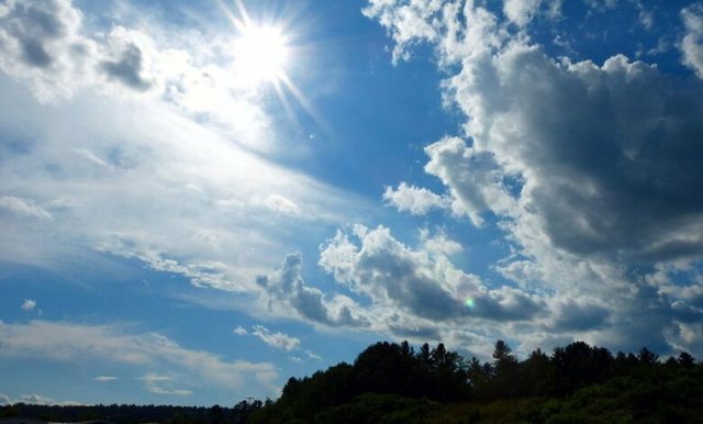 Diell dhe vranësira, temperaturat deri në 23°C