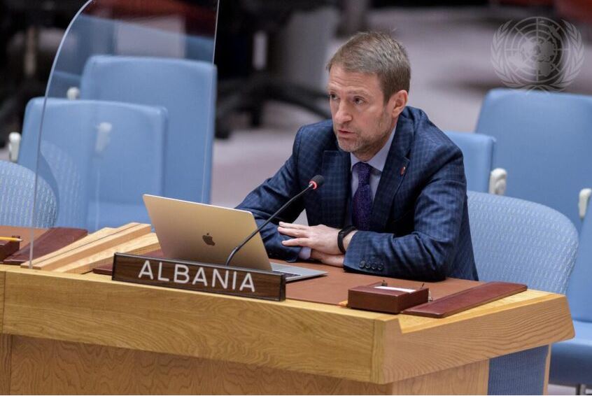 Hoxha: Shqipëria s’ka aleancë me Serbinë, por dialogu mund të ndihmojë për Kosovën