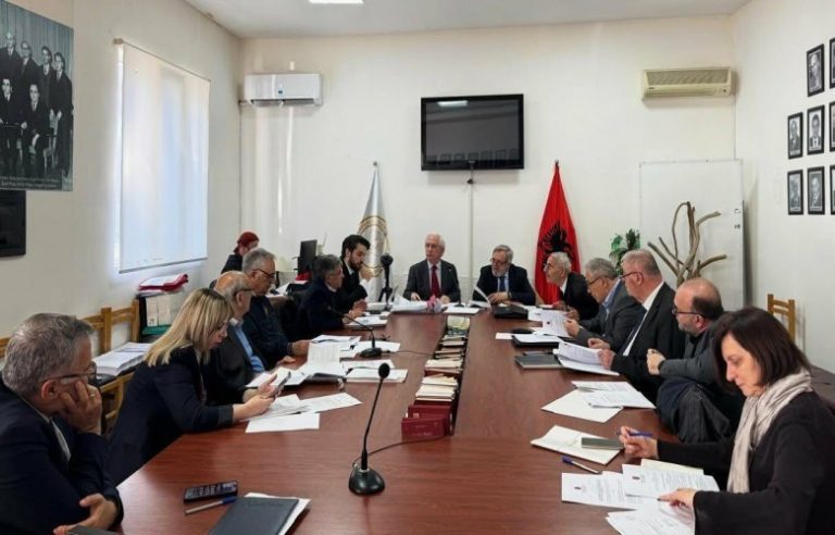 Fillon puna e redaksisë qendrore për Enciklopedinë Shqiptare