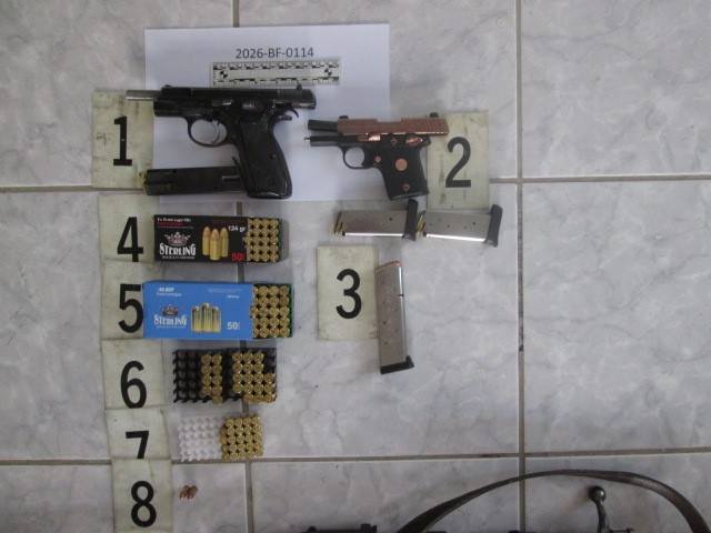 Skenderaj, policia sekuestron armë dhe municion gjatë bastisjes