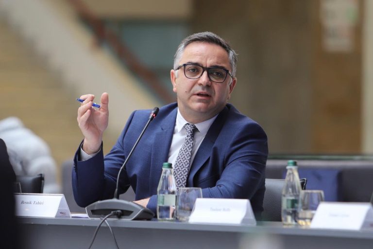 Besnik Tahiri: AAK nuk bëhet pjesë e “spektaklit politik” për presidentin