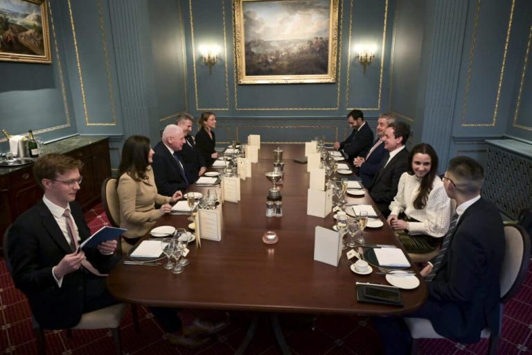 Kryeministri Kurti u prit në darkë nga Ministri i Shtetit për Mbrojtje, Lord Coaker