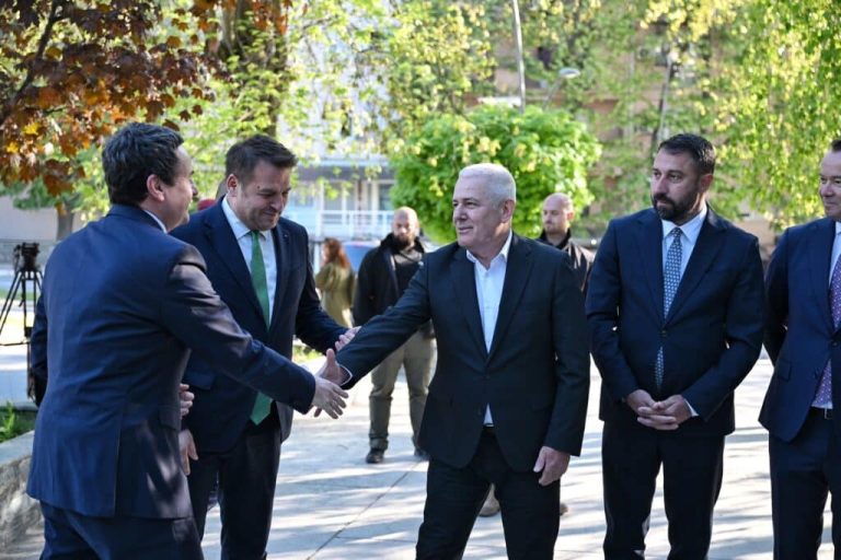 Zyra rajonale e Ministrisë së Bujqësisë zhvendoset në veri të Mitrovicës: kryeministri Kurti dhe ministri Muja prezantojnë modelin e ri të shërbimeve për fermerët