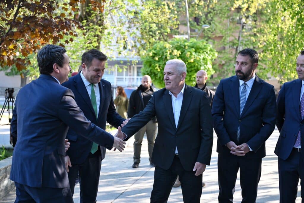 Zyra rajonale e Ministrisë së Bujqësisë zhvendoset në veri të Mitrovicës: kryeministri Kurti dhe ministri Muja prezantojnë modelin e ri të shërbimeve për fermerët