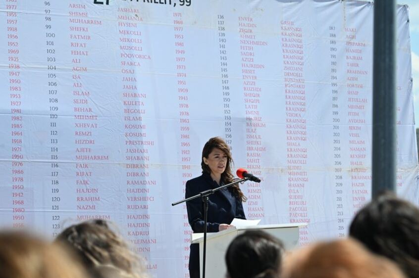 Haxhiu në përvjetorin e masakrës në Dyz: Civilët u përballën me dhunë të organizuar dhe çnjerëzore