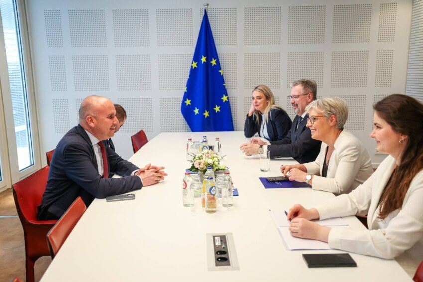 Donika Gërvalla takon eurodeputetin Ilhan Kyuchyuk në Bruksel