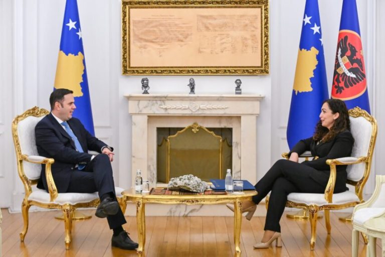 Osmani pritet të takohet me Abdixhikun mes zhvillimeve politike