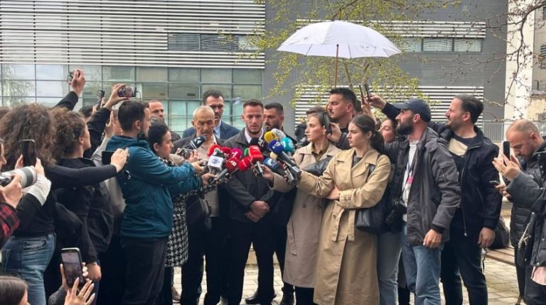 Vëllai i Liridona Ademajt: Vendimi është për të dhe fëmijët e saj