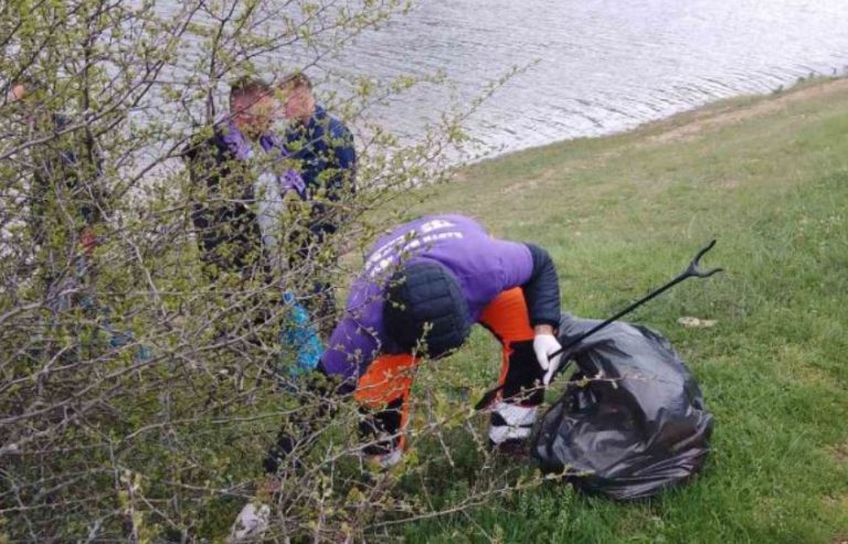 Pastrohet zona te Liqeni i Badocit, thirrje qytetarëve për kujdes ndaj mbeturinave