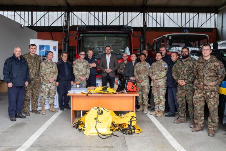 KFOR-i dhuron pajisje zjarrfikëse në Zubin Potok për forcimin e reagimit emergjent