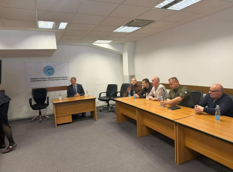 Sindikata e Sektorit Privat diskuton rritjen e pagave dhe protestën për 1 Maj