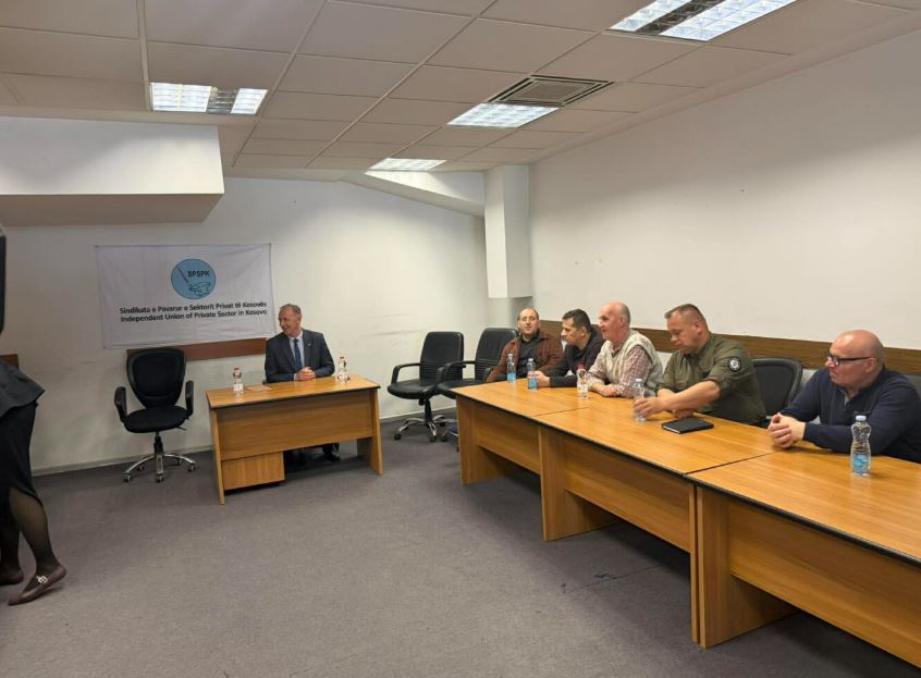 Sindikata e Sektorit Privat diskuton rritjen e pagave dhe protestën për 1 Maj