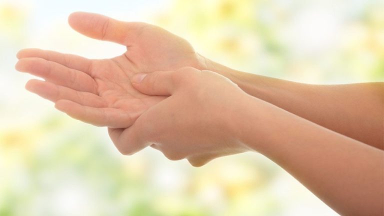 🌿 Trajtime Natyrale për Dhimbjen e Duarve 🤲