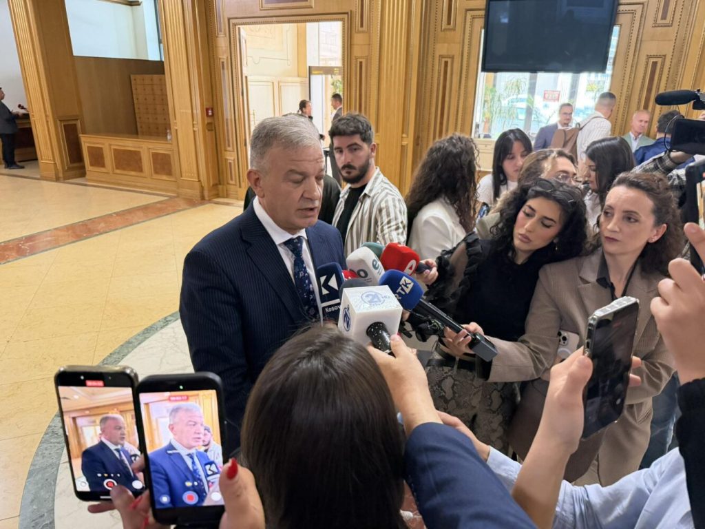 Deputeti Bardiqi kërkon falje për mesazhin “po e zgjedhim karate”, e quan sarkazëm
