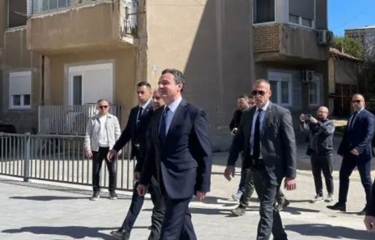 Kurti viziton Mitrovicën e Veriut dhe përuron zyrën e re të Administratës Tatimore