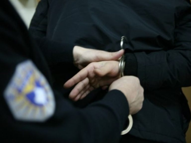 Dy raste kontrabande në Kamenicë dhe Han të Elezit, një i arrestuar