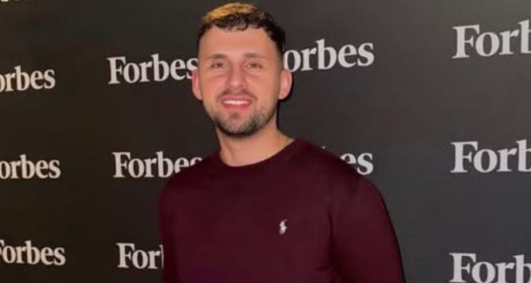 Shqiptari përfshihet në listën “30 Under 30” të Forbes-it, përgëzohet nga Haxhiu
