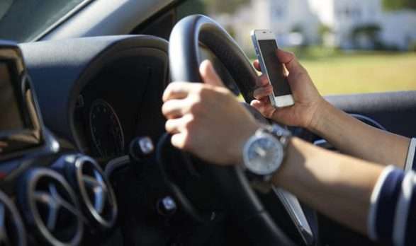 Mbi 5 mijë gjoba për përdorimin e telefonit gjatë vozitjes
