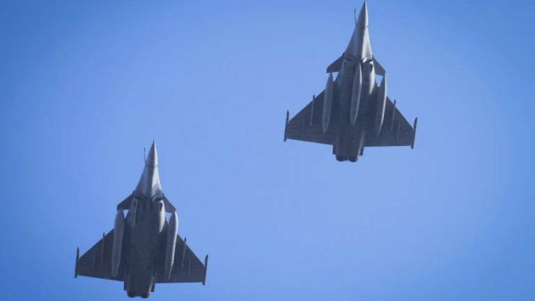 Ukraina godet rafineritë ruse dhe portin në Detin Baltik me dronë
