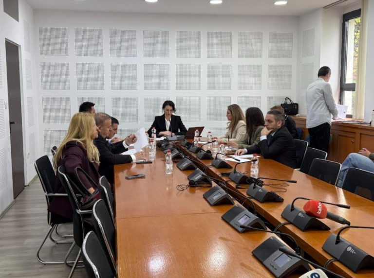 Komisioni për Punë të Jashtme formon grup punues për marrëveshjen e Kosovës në Bordin e Paqes