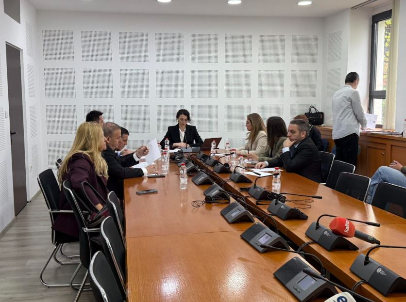 Komisioni për Punë të Jashtme formon grup punues për marrëveshjen e Kosovës në Bordin e Paqes