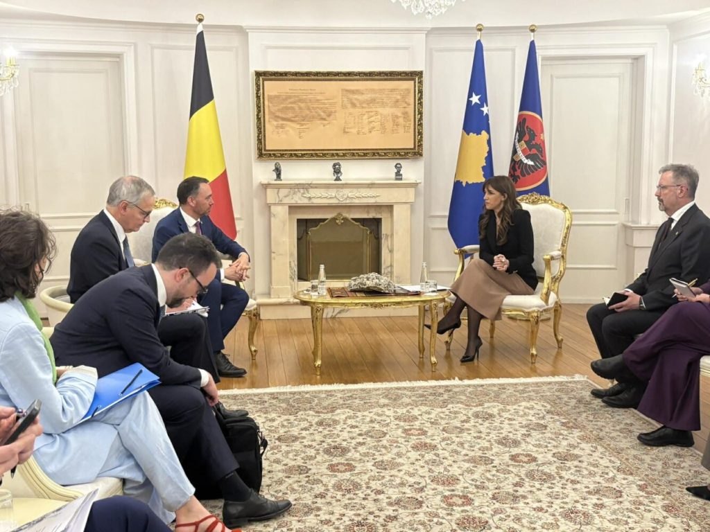 Haxhiu takohet me ministrin e jashtëm të Belgjikës, Maxime Prévot