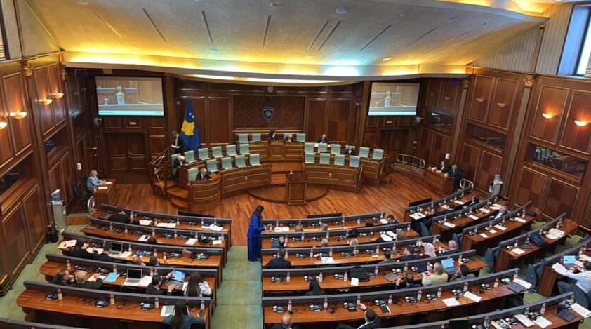Përplasje në Kuvend, nuk kalon kërkesa për përfshirjen e dy projektligjeve të energjisë në rend dite