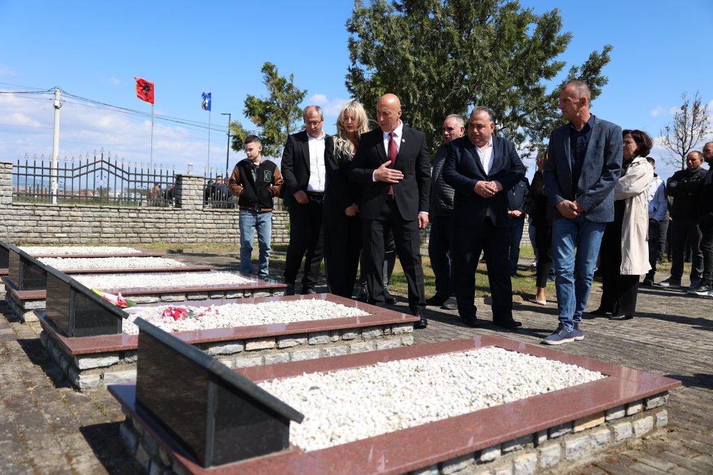 Haradinaj: Liria e Kosovës u ndërtua mbi sakrificën e martirëve dhe dëshmorëve
