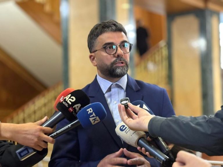 Behrami: Kurti synon të udhëheqë vendin si ushtrues detyre për të shmangur përgjegjësinë