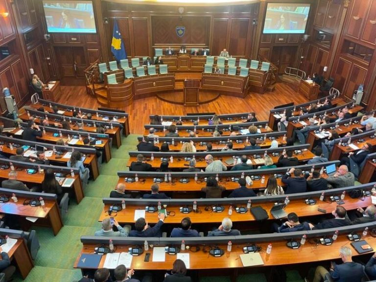 Kuvendi rrëzon dy pikat e fundit në seancën e jashtëzakonshme
