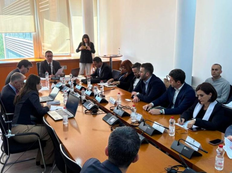 Komisioni për Buxhet miraton në parim ndryshimet në buxhetin 2026