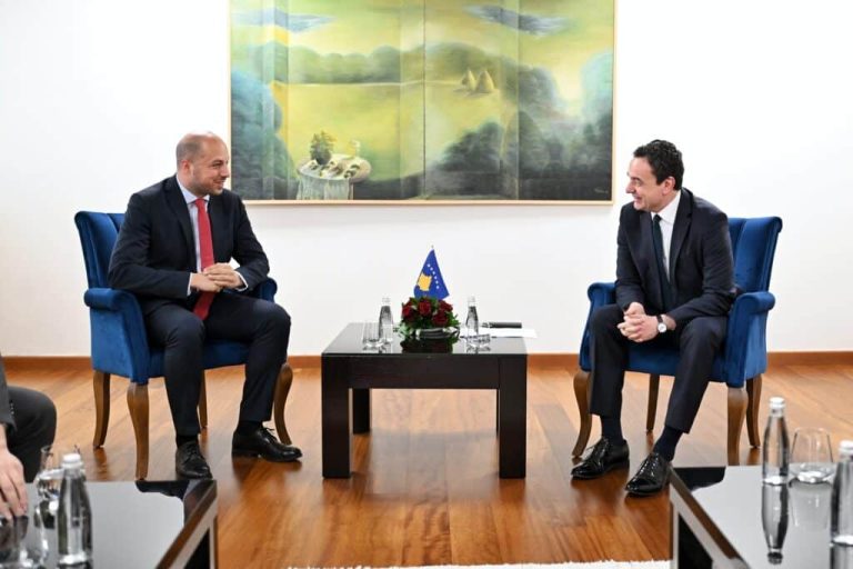 Kryeministri Kurti u takua me Drejtorin e Zyrës Rajonale për Bashkëpunim Rinor, Vladimir Obradoviq