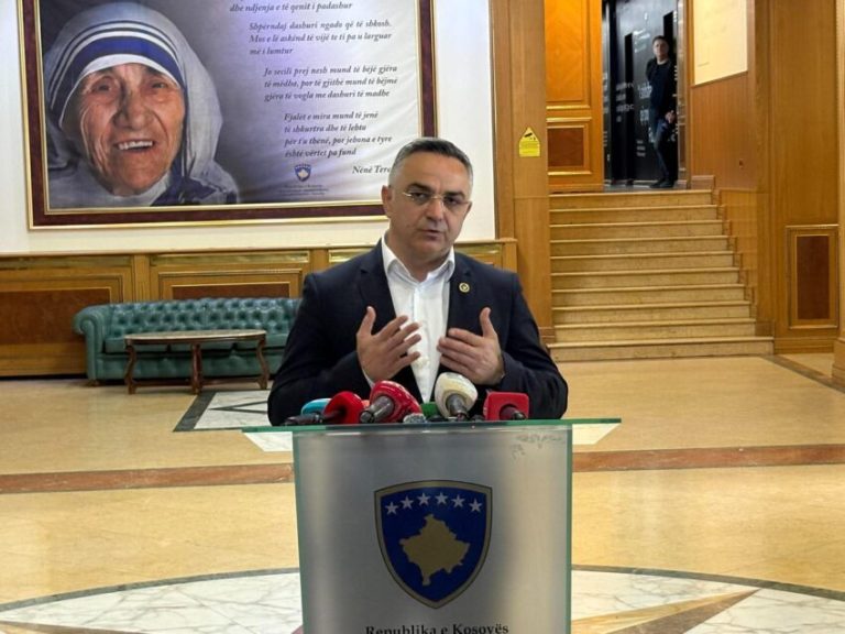 Tahiri kritikon mungesën e kandidatëve për president: papërgjegjësi e shumicës parlamentare