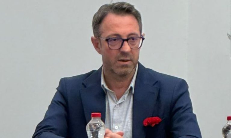 Alban Krasniqi fshin postimin për LDK-në dhe Vjosa Osmanin