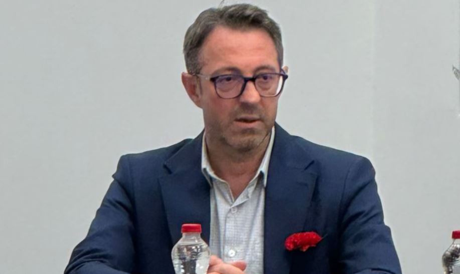 Alban Krasniqi fshin postimin për LDK-në dhe Vjosa Osmanin