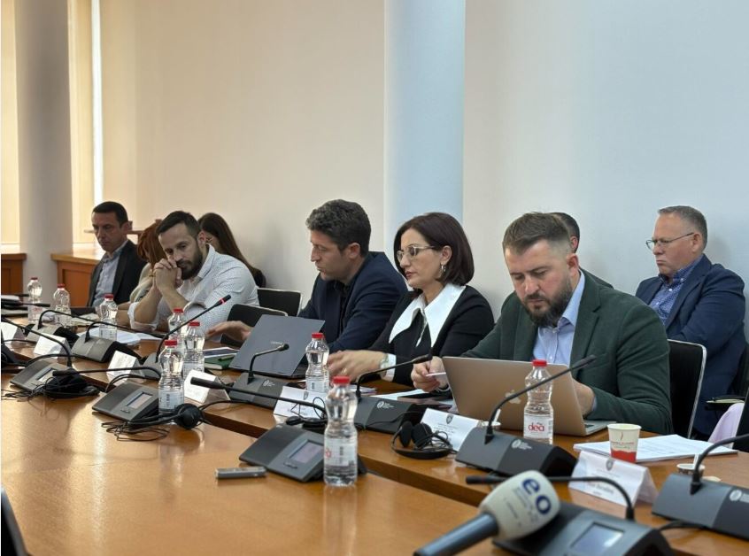 Hoti kërkon sqarime për rreth 35 mijë euro shpenzime për udhëtime të Kuvendit