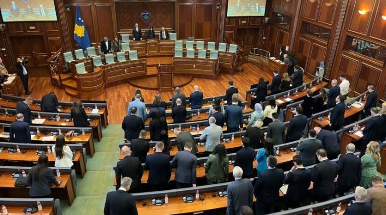 Kuvendi nis seancën me një minutë heshtje për Ismet Rracin