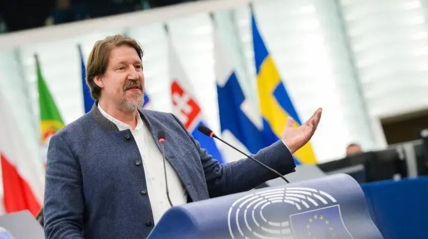 Eurodeputeti Waitz: Kosova ndër më të avancuarat për BE, por e bllokuar politikisht