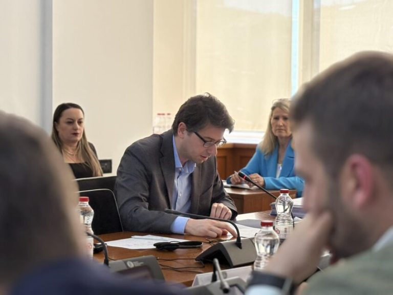 Miratohet projektligji për shërbimet e pagesave, Murati: Do të ulen ndjeshëm kostot për transfere ndërkombëtare