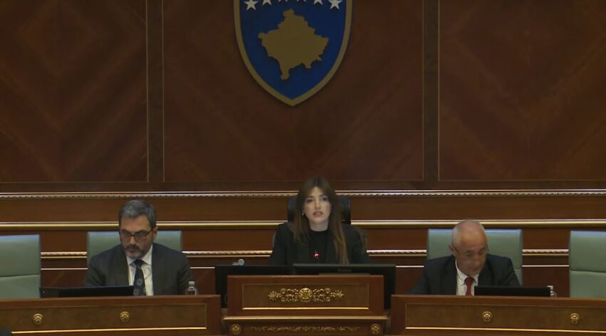 Seanca plenare nis me kujtimin e demonstratave të pranverës 1981
